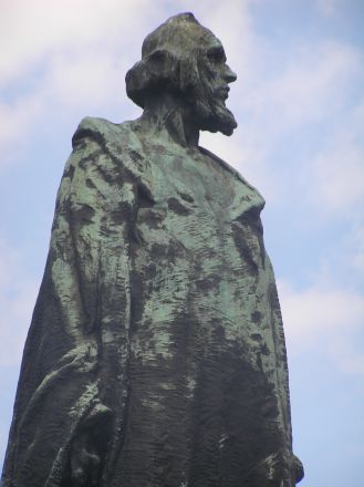Hus-monumentet.